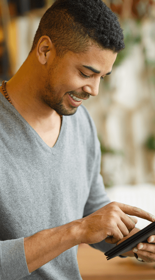Homepage-Mobile-B-1200×800 Man happy while using Inkling on a tablet for operational learning